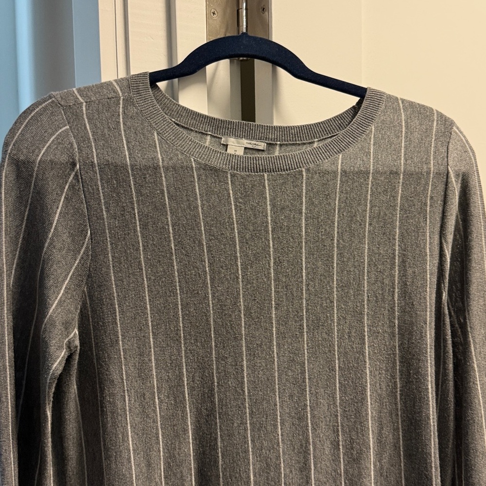 Halogen Gray and White Knit Top